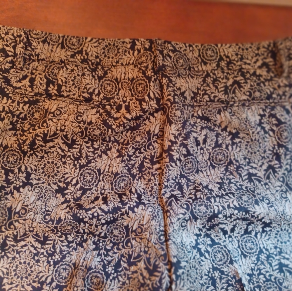 NWT NY&Co. 7th Avenue pant, runway fit. Size 10 black and gold dressy pants